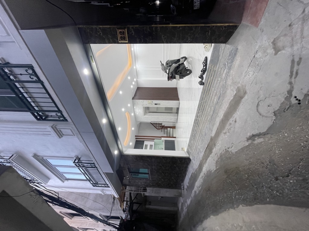 Bán nhà Giáp Bát - diện tích 46m2 6 tầng - Lô góc, thang máy - giá 15 tỷ