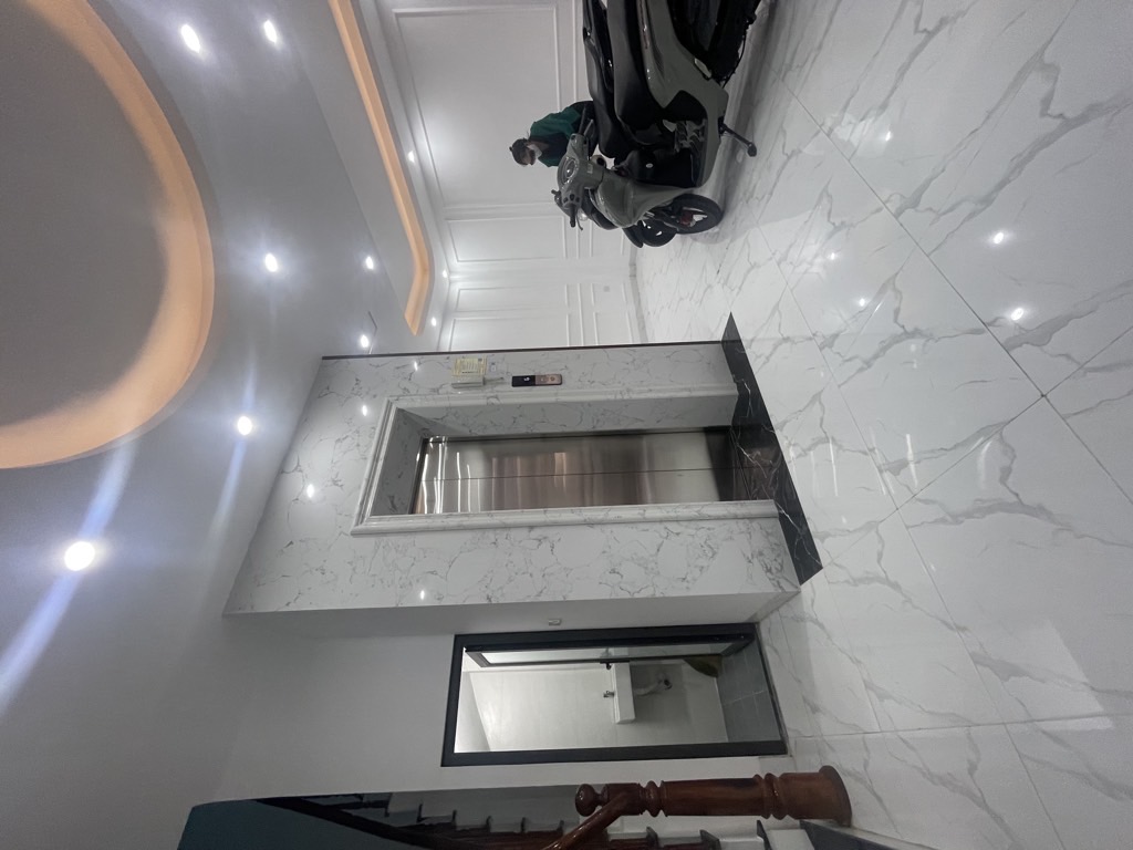 Bán nhà Giáp Bát - diện tích 46m2 6 tầng - Lô góc, thang máy - giá 15 tỷ