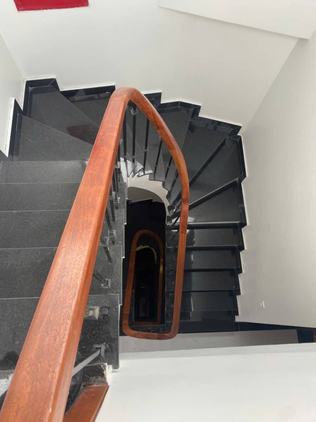 Bán nhà Nguyễn Khoái - diện tích 170m2 6 tầng - Ô tô tránh - giá 65 tỷ