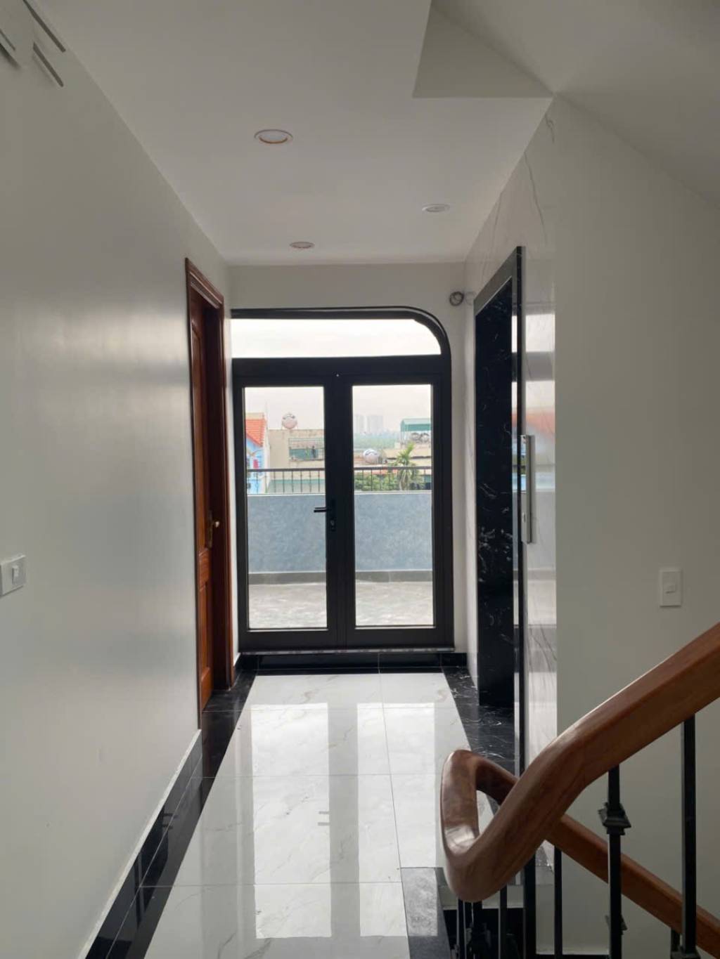 Bán nhà Nguyễn Khoái - diện tích 170m2 6 tầng - Ô tô tránh - giá 65 tỷ