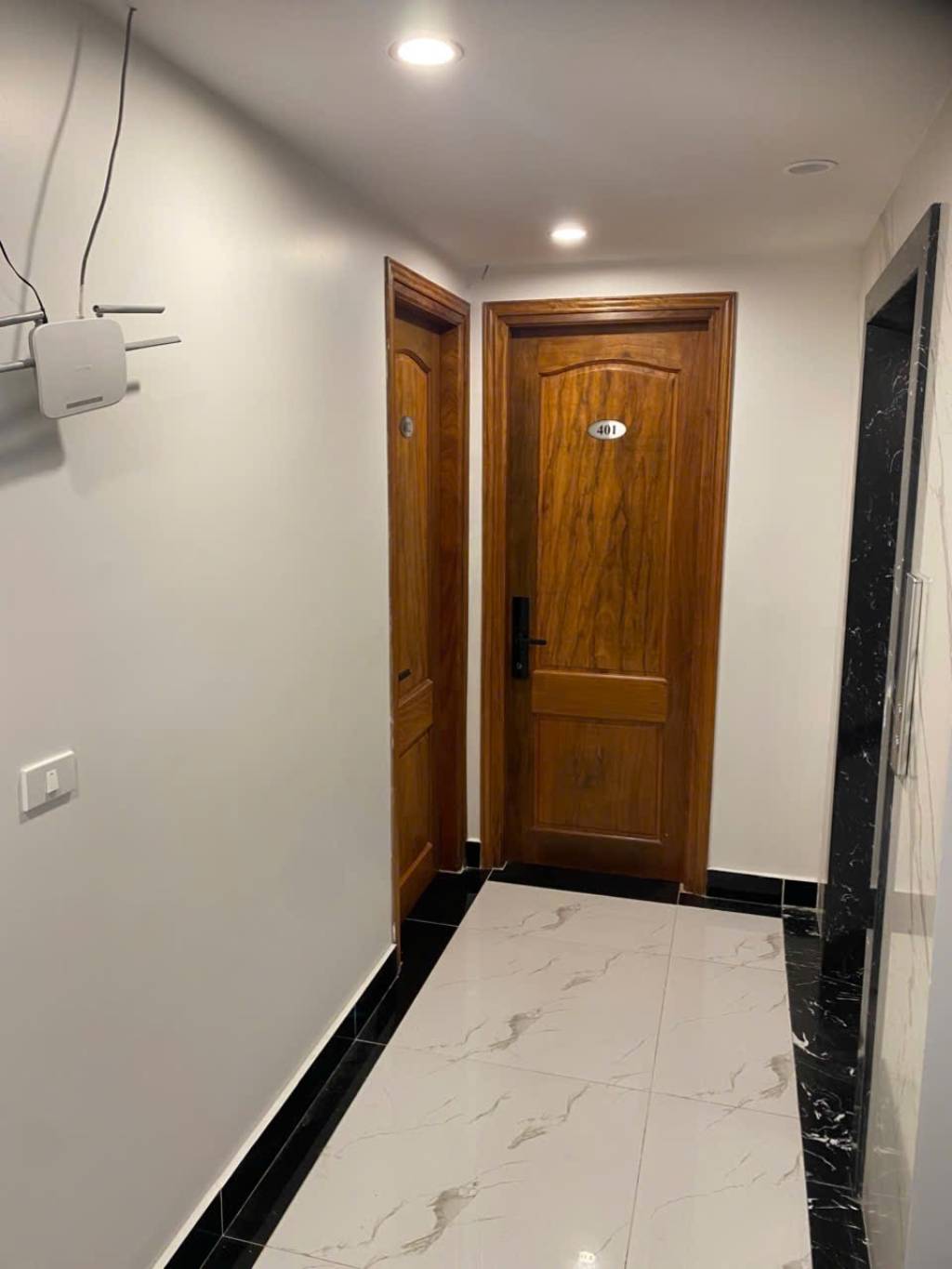 Bán nhà Nguyễn Khoái - diện tích 170m2 6 tầng - Ô tô tránh - giá 65 tỷ