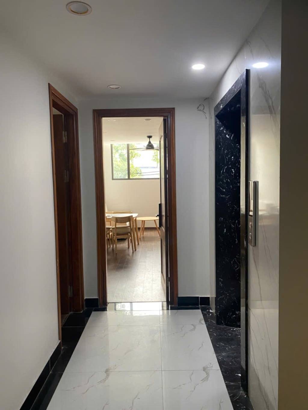 Bán nhà Nguyễn Khoái - diện tích 170m2 6 tầng - Ô tô tránh - giá 65 tỷ