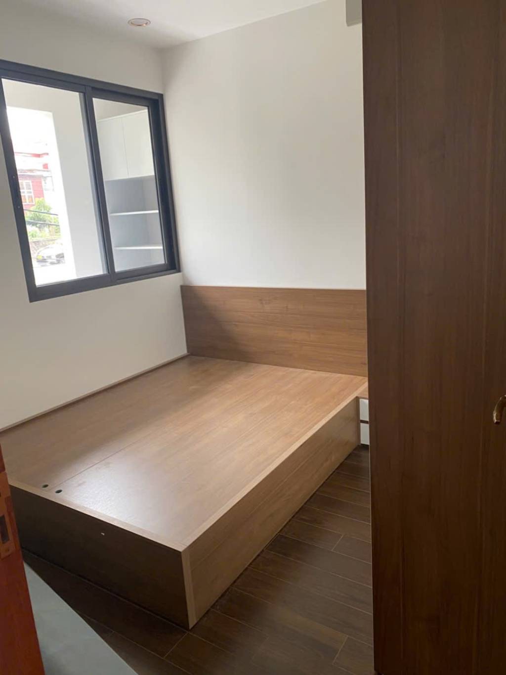 Bán nhà Nguyễn Khoái - diện tích 170m2 6 tầng - Ô tô tránh - giá 65 tỷ