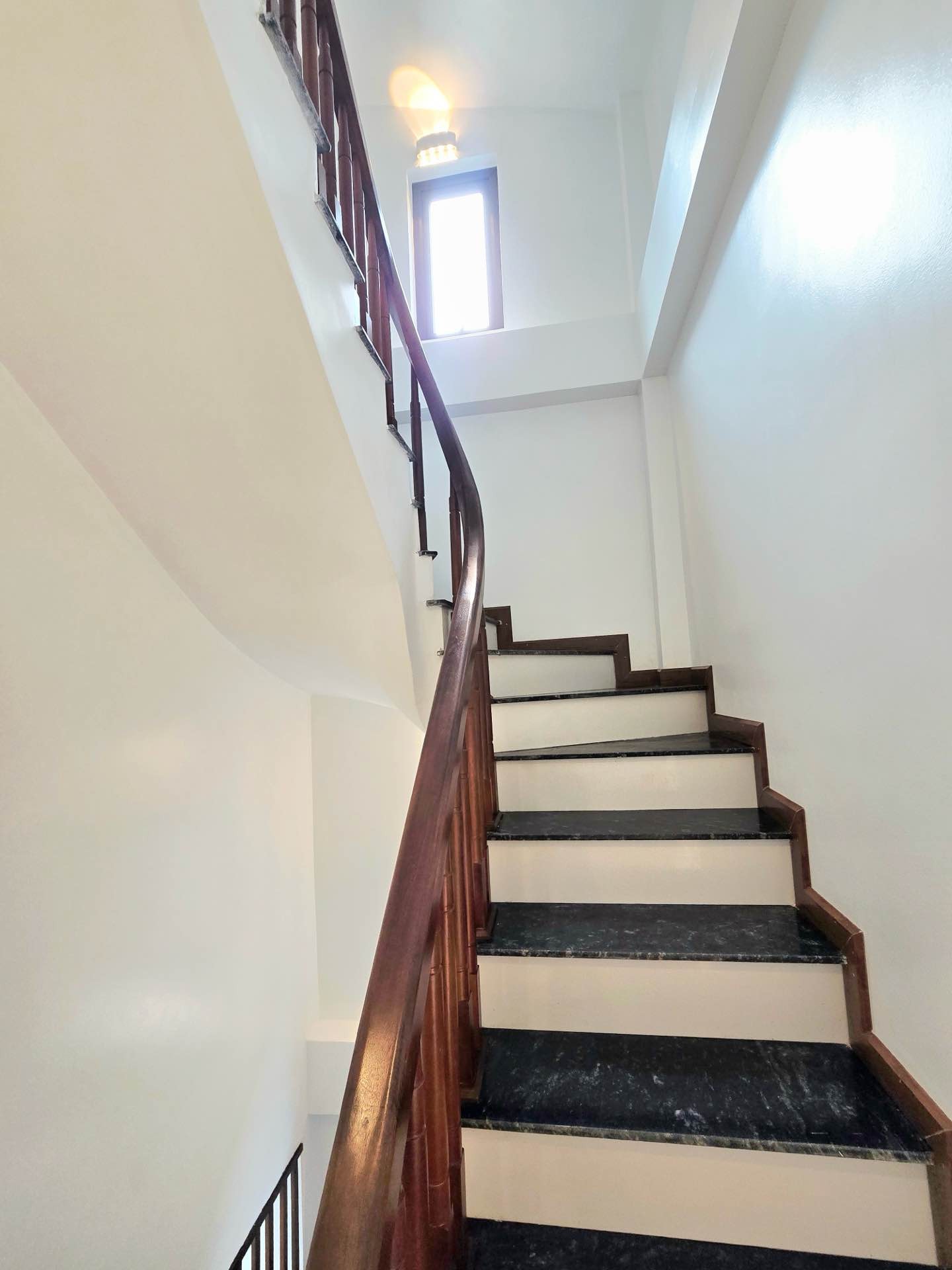 Bán nhà Giáp Nhị - diện tích 20m2 4 tầng - Lô góc, ô tô dừng đỗ - giá 8,2 tỷ