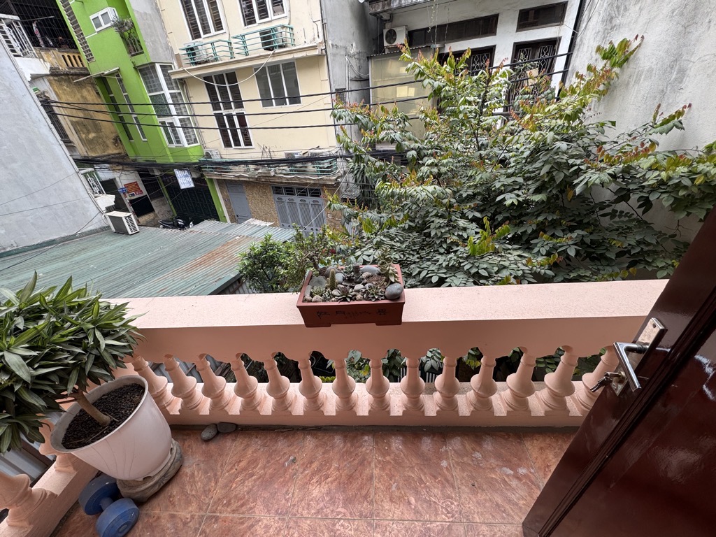 Bán nhà Vương Thừa Vũ - diện tích 99,9m2 3 tầng - MẶT NGÕ NHƯ MẶT PHỐ - giá 29,8 tỷ