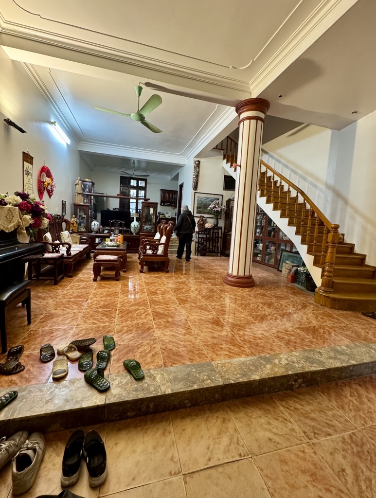 Bán nhà Vương Thừa Vũ - diện tích 99,9m2 3 tầng - MẶT NGÕ NHƯ MẶT PHỐ - giá 29,8 tỷ