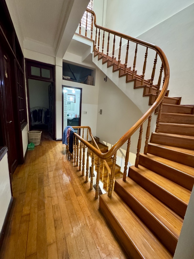 Bán nhà Vương Thừa Vũ - diện tích 99,9m2 3 tầng - MẶT NGÕ NHƯ MẶT PHỐ - giá 29,8 tỷ