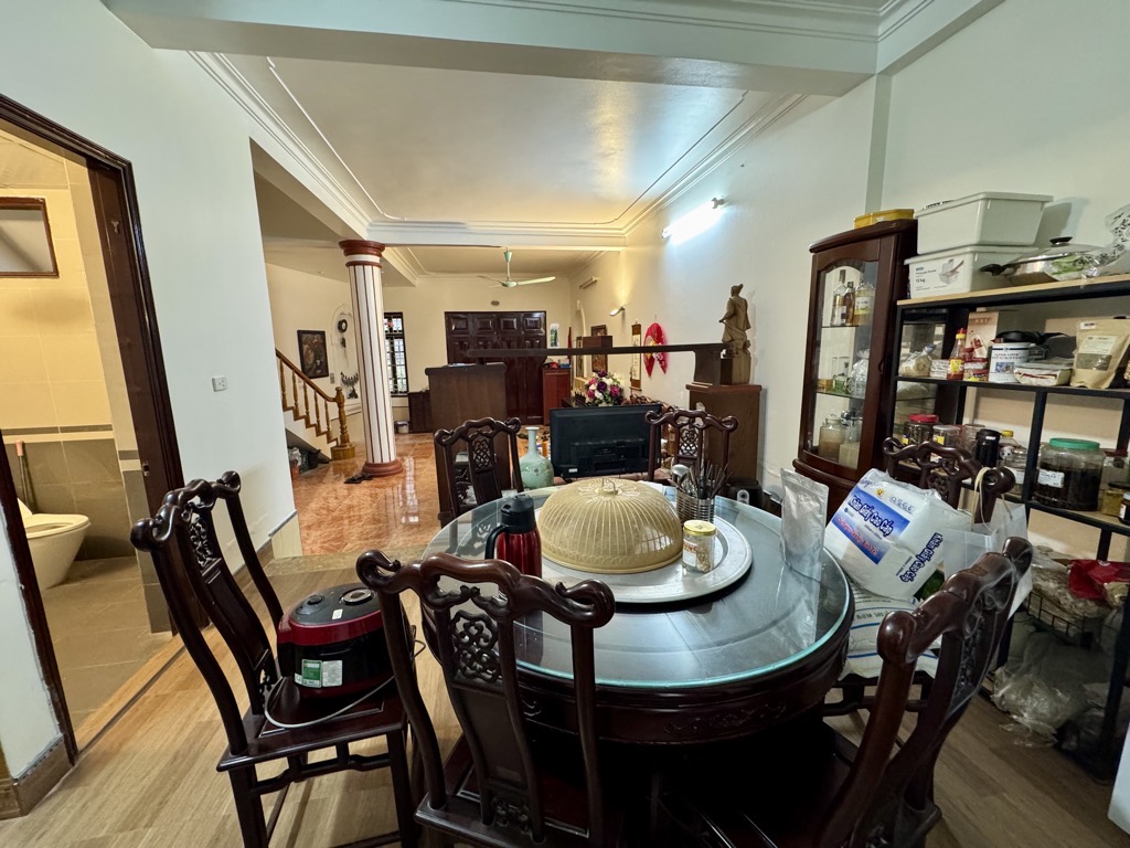 Bán nhà Vương Thừa Vũ - diện tích 99,9m2 3 tầng - MẶT NGÕ NHƯ MẶT PHỐ - giá 29,8 tỷ