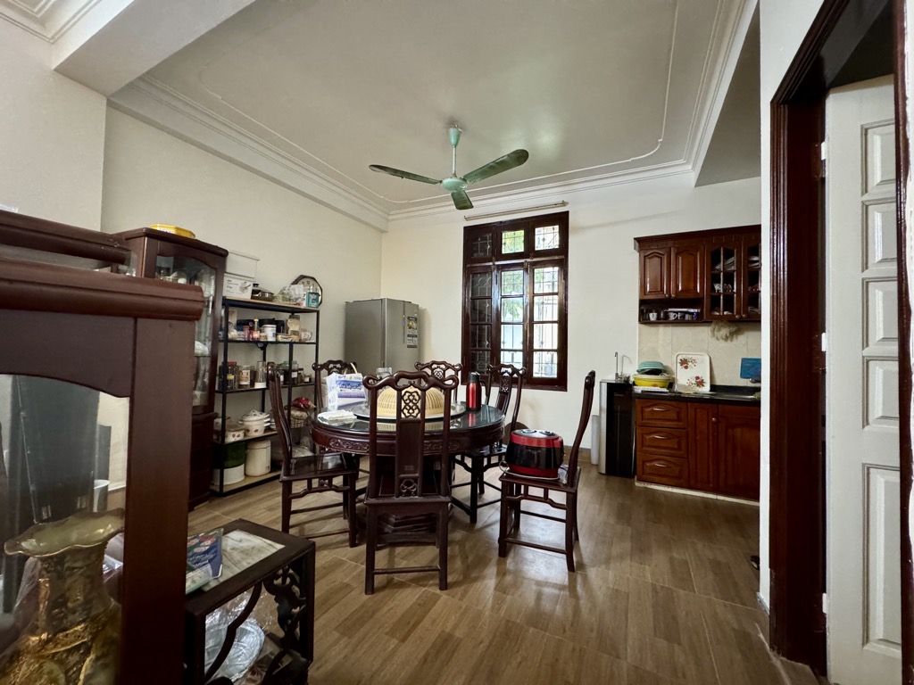 Bán nhà Vương Thừa Vũ - diện tích 99,9m2 3 tầng - MẶT NGÕ NHƯ MẶT PHỐ - giá 29,8 tỷ