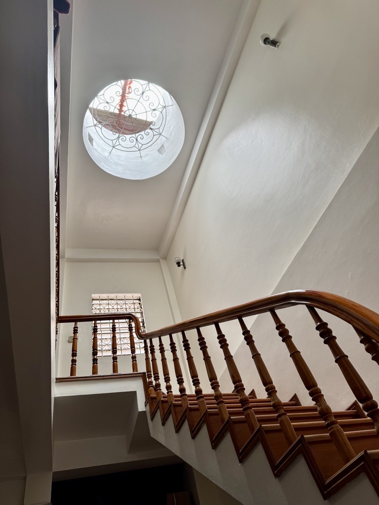 Bán nhà Vương Thừa Vũ - diện tích 99,9m2 3 tầng - MẶT NGÕ NHƯ MẶT PHỐ - giá 29,8 tỷ