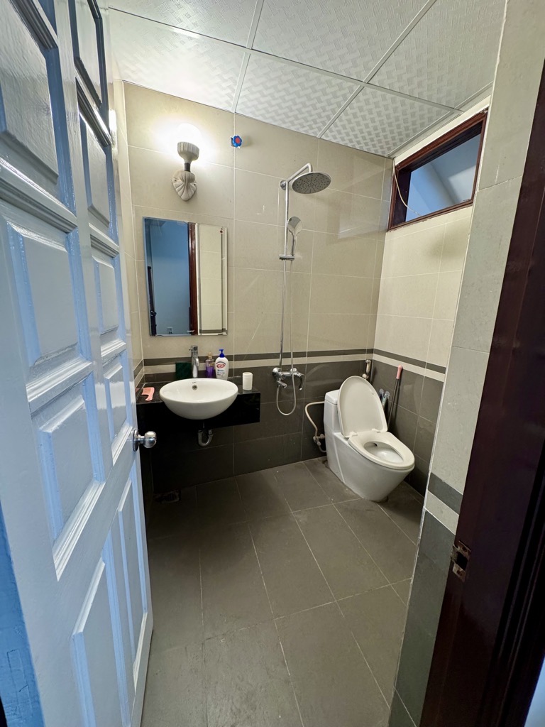 Bán nhà Vương Thừa Vũ - diện tích 99,9m2 3 tầng - MẶT NGÕ NHƯ MẶT PHỐ - giá 29,8 tỷ