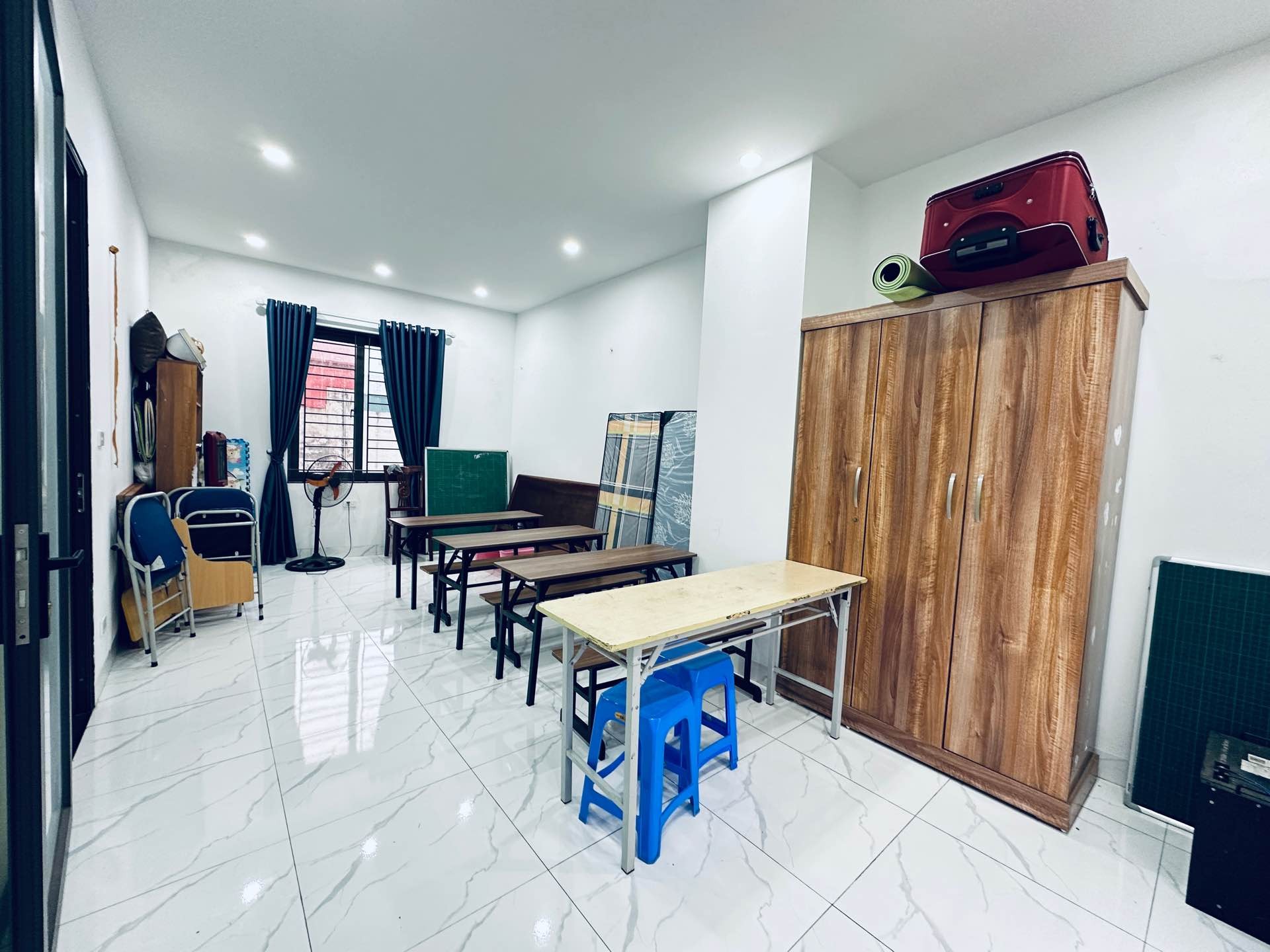 Bán nhà Định Công Hạ - diện tích 71m2 3 tầng - Ô tô đỗ cửa - giá 7,5 tỷ