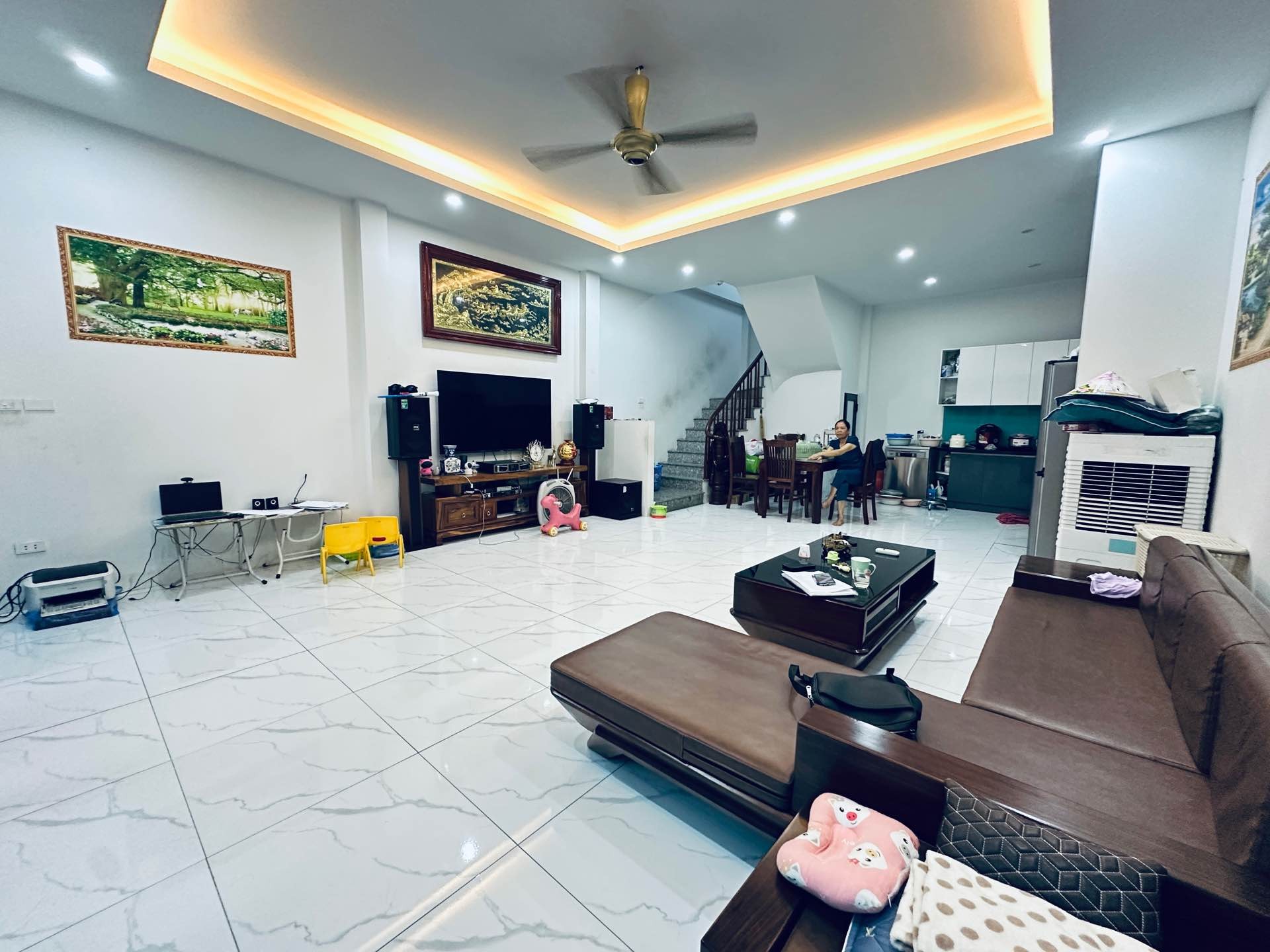 Bán nhà Định Công Hạ - diện tích 71m2 3 tầng - Ô tô đỗ cửa - giá 7,5 tỷ