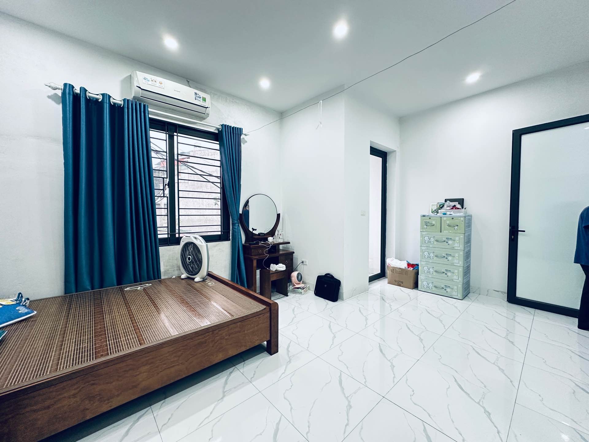 Bán nhà Định Công Hạ - diện tích 71m2 3 tầng - Ô tô đỗ cửa - giá 7,5 tỷ