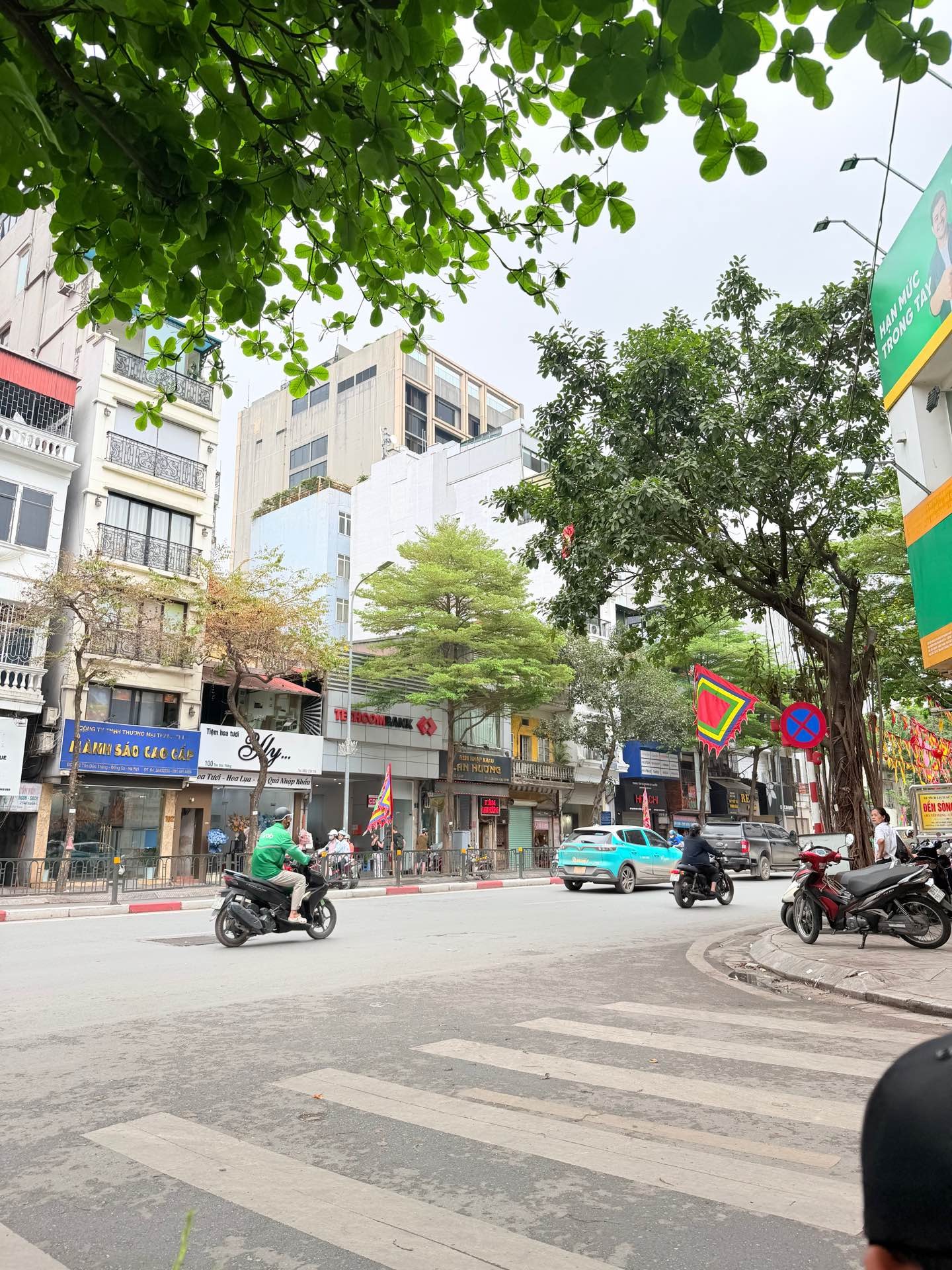 Bán nhà Tôn Đức Thắng - diện tích 51m2 2 tầng - MẶT PHỐ - KINH DOANH - VỈA HÈ Rộng - giá 31,2 tỷ