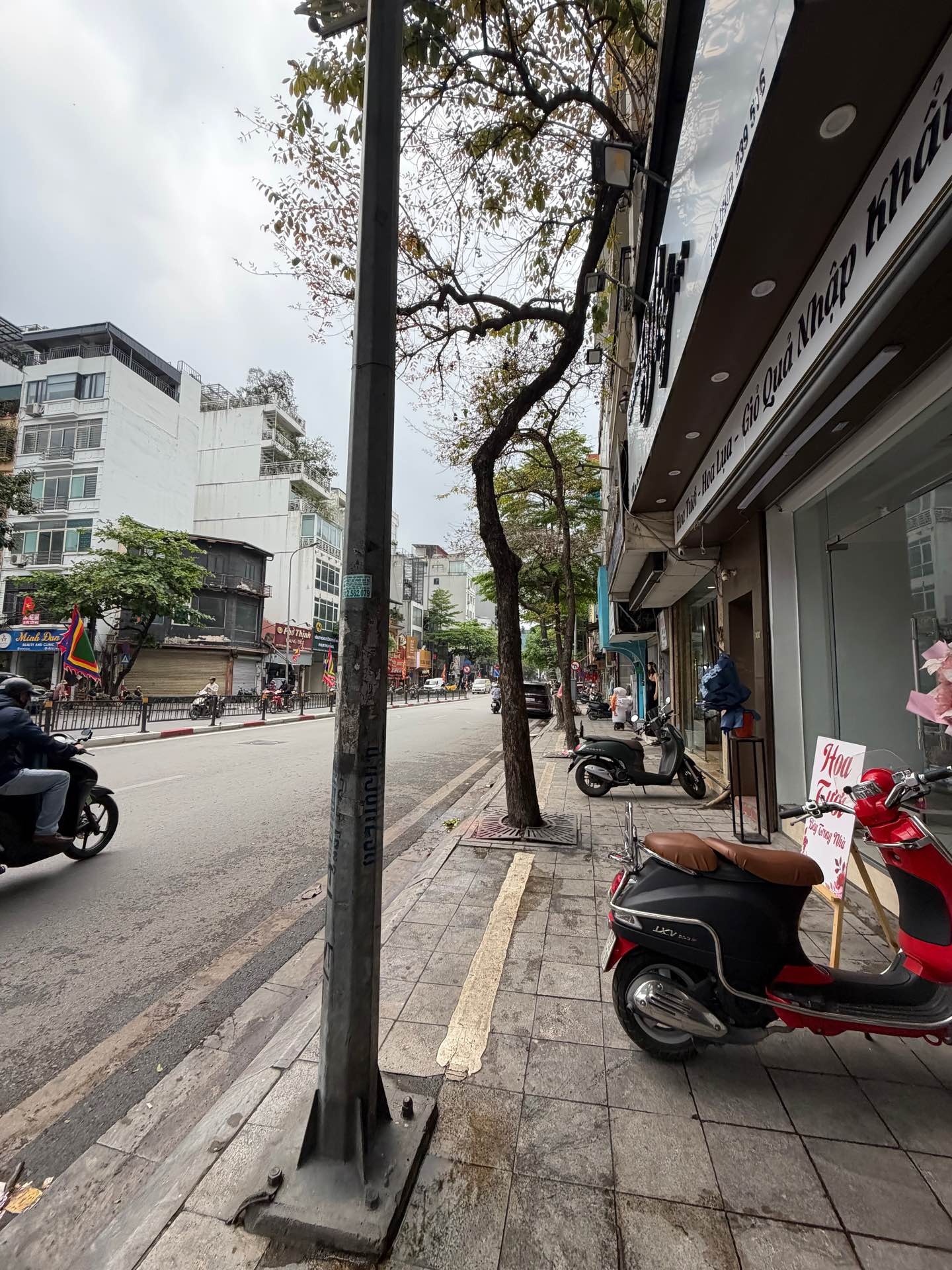 Bán nhà Tôn Đức Thắng - diện tích 51m2 2 tầng - MẶT PHỐ - KINH DOANH - VỈA HÈ Rộng - giá 31,2 tỷ