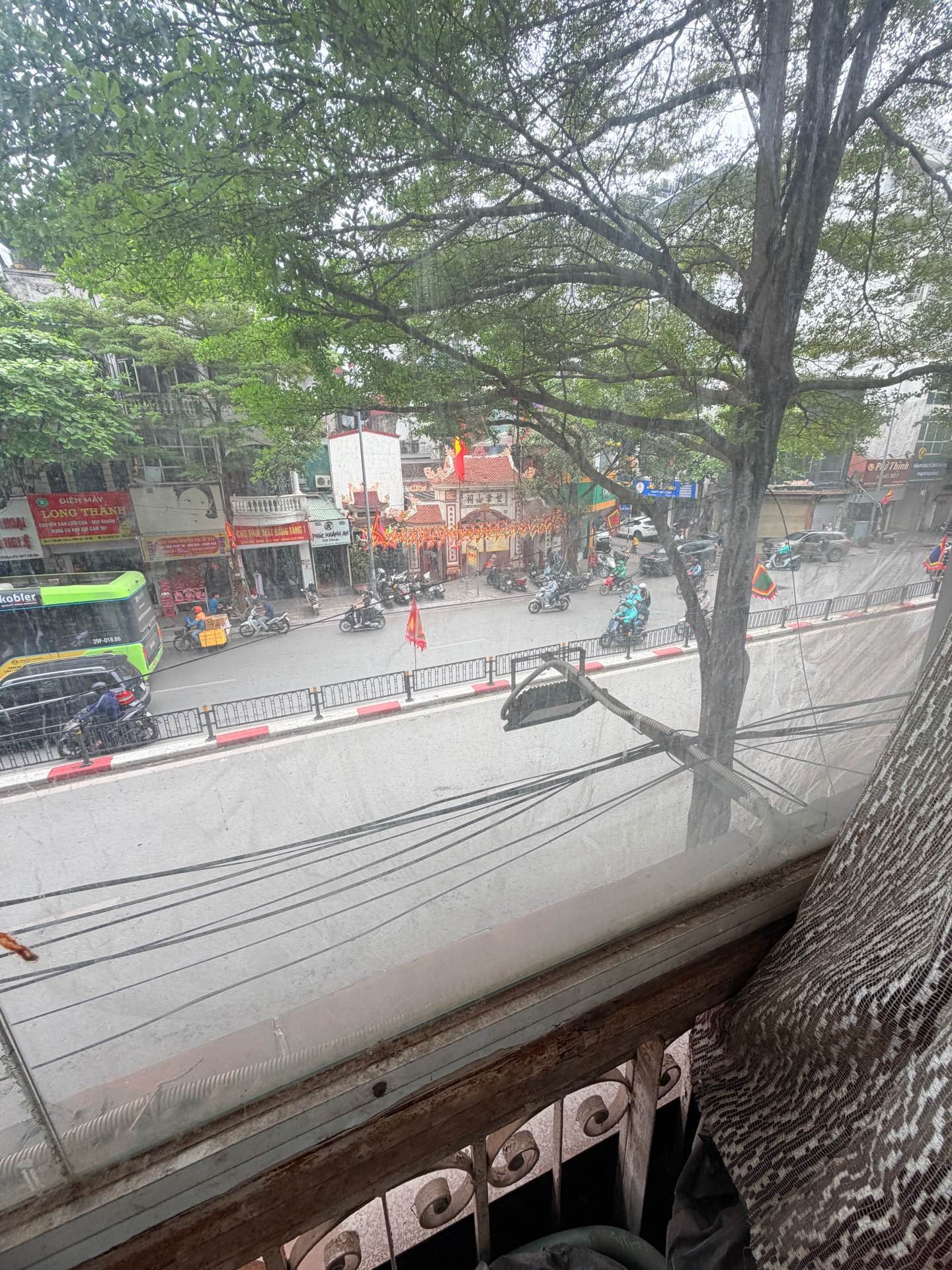 Bán nhà Tôn Đức Thắng - diện tích 51m2 2 tầng - MẶT PHỐ - KINH DOANH - VỈA HÈ Rộng - giá 31,2 tỷ