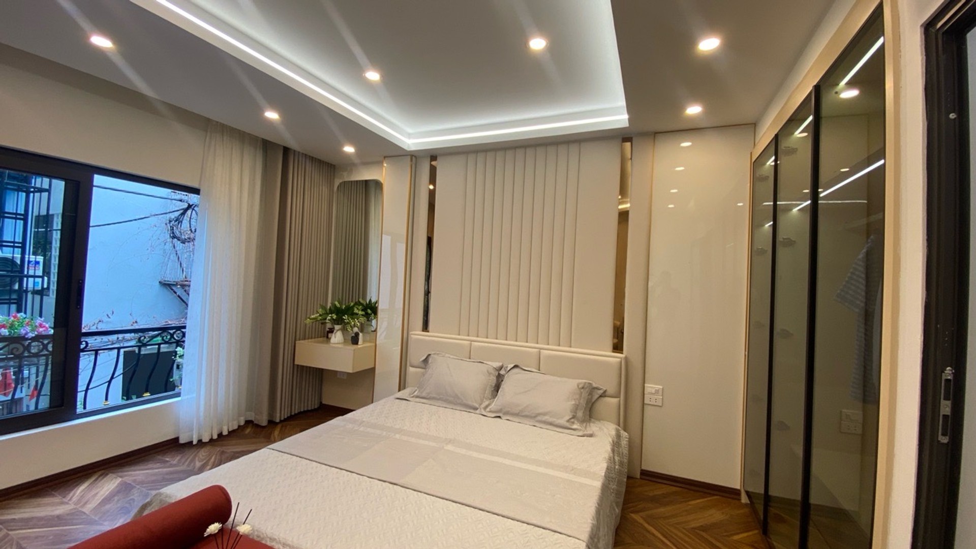 Bán nhà Hoàng Mai - diện tích 39m2 4 tầng - vị trí quá đẹp, cách 30m ra mặt phố - giá 10 tỷ