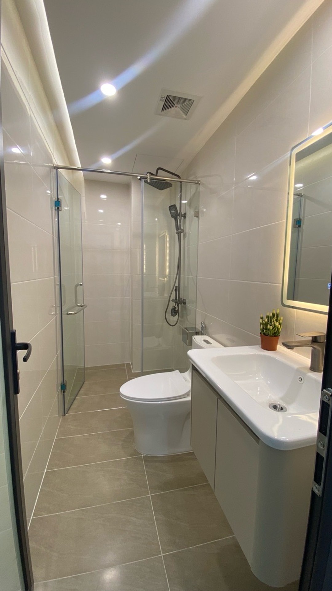 Bán nhà Hoàng Mai - diện tích 39m2 4 tầng - vị trí quá đẹp, cách 30m ra mặt phố - giá 10 tỷ