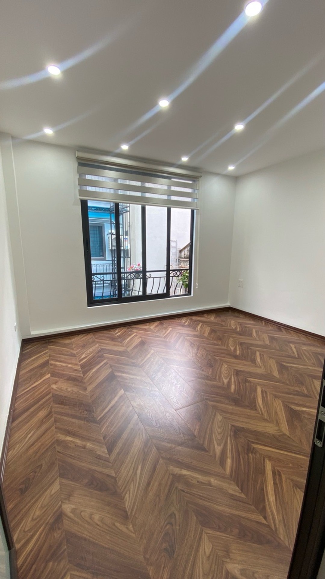 Bán nhà Hoàng Mai - diện tích 39m2 4 tầng - vị trí quá đẹp, cách 30m ra mặt phố - giá 10 tỷ
