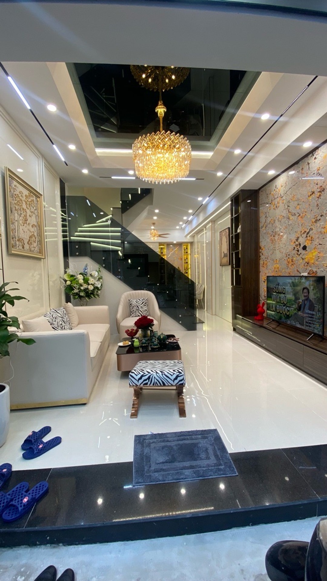 Bán nhà Hoàng Mai - diện tích 39m2 4 tầng - vị trí quá đẹp, cách 30m ra mặt phố - giá 10 tỷ