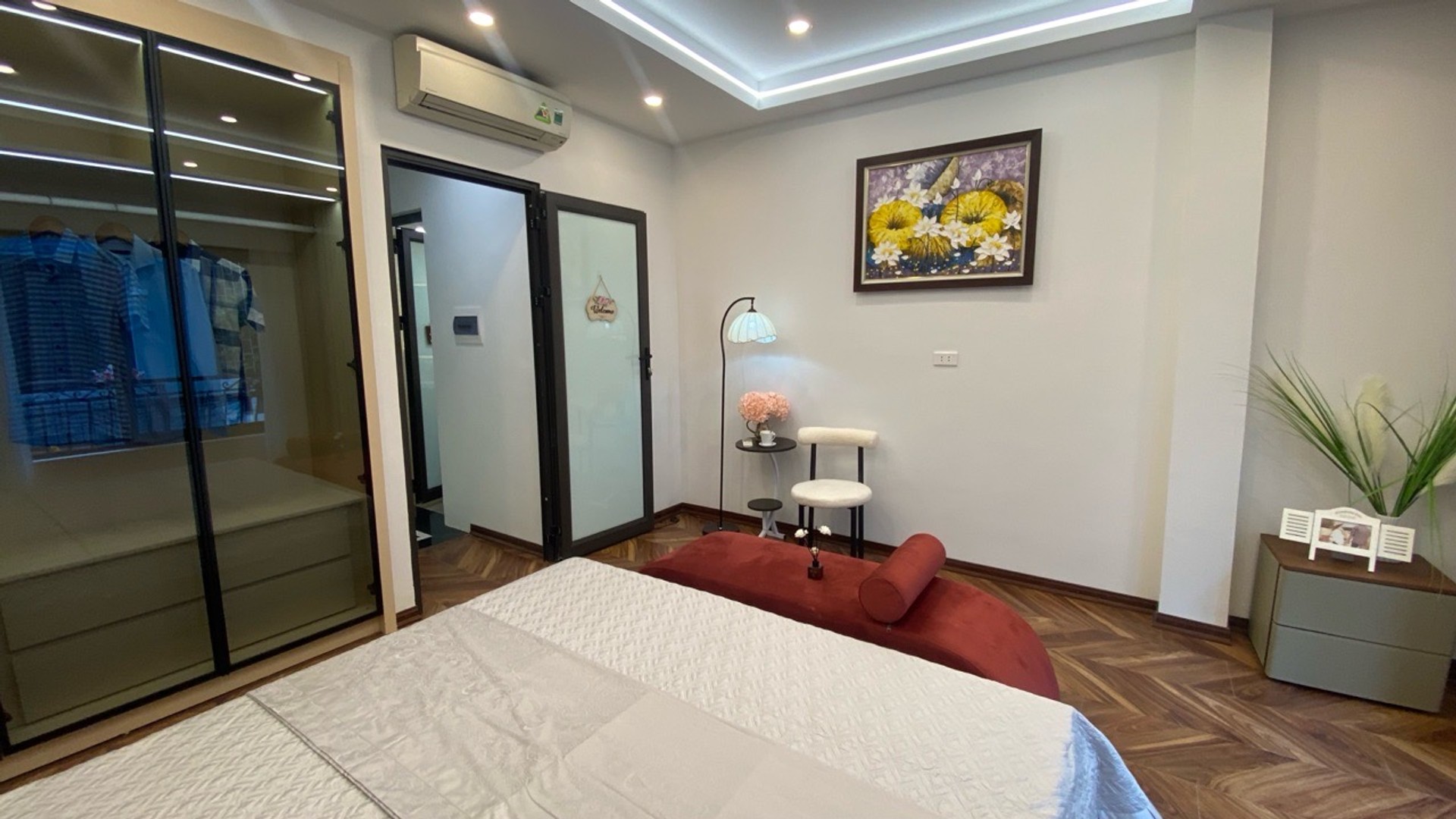 Bán nhà Hoàng Mai - diện tích 39m2 4 tầng - vị trí quá đẹp, cách 30m ra mặt phố - giá 10 tỷ