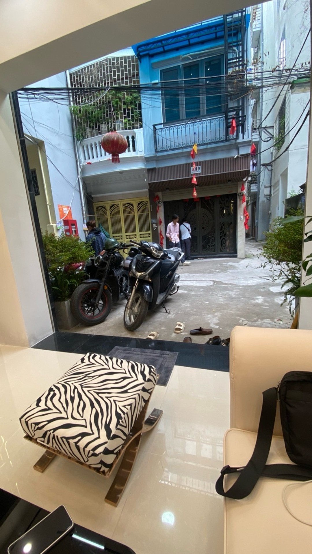 Bán nhà Hoàng Mai - diện tích 39m2 4 tầng - vị trí quá đẹp, cách 30m ra mặt phố - giá 10 tỷ
