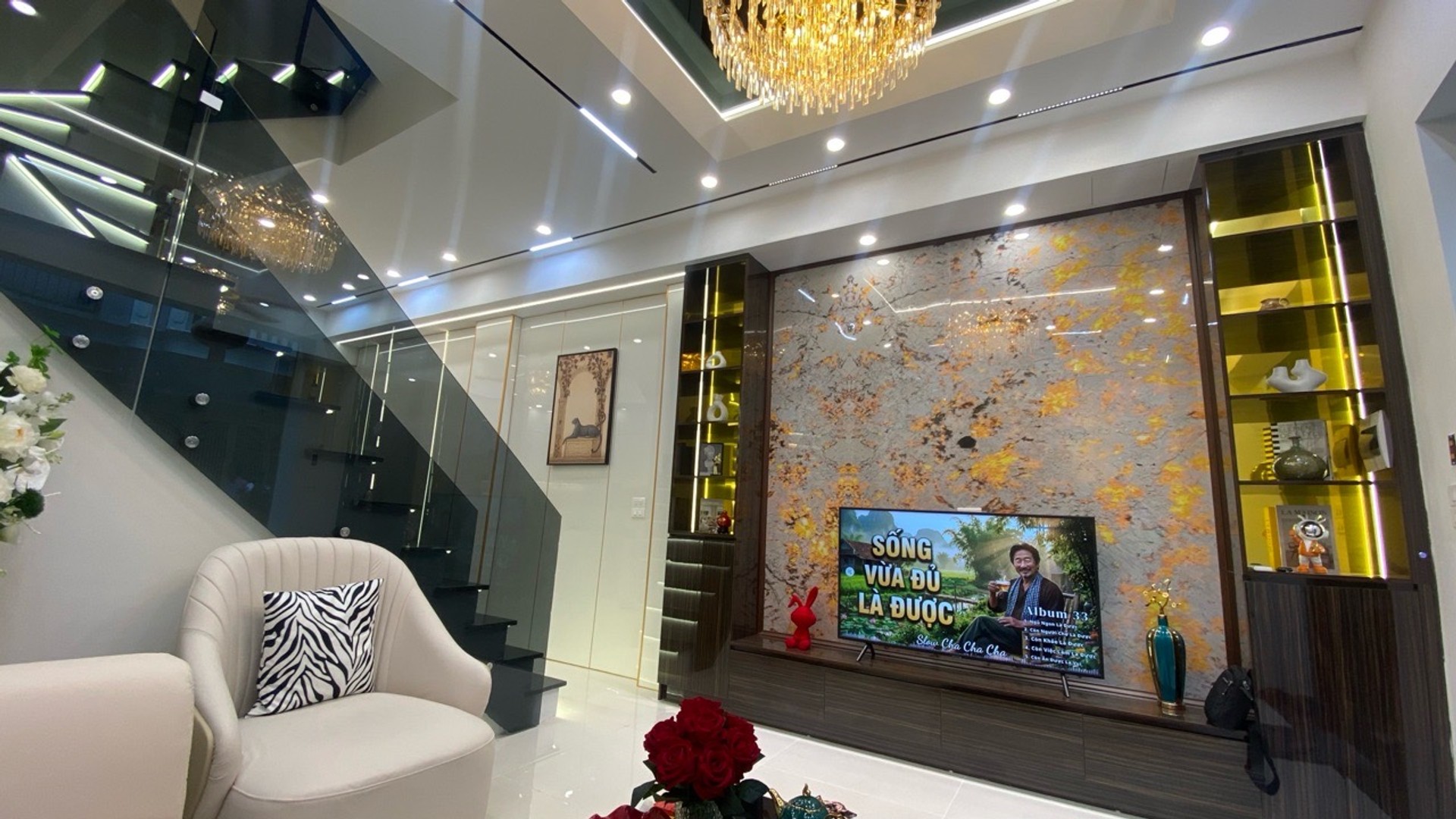 Bán nhà Hoàng Mai - diện tích 39m2 4 tầng - vị trí quá đẹp, cách 30m ra mặt phố - giá 10 tỷ