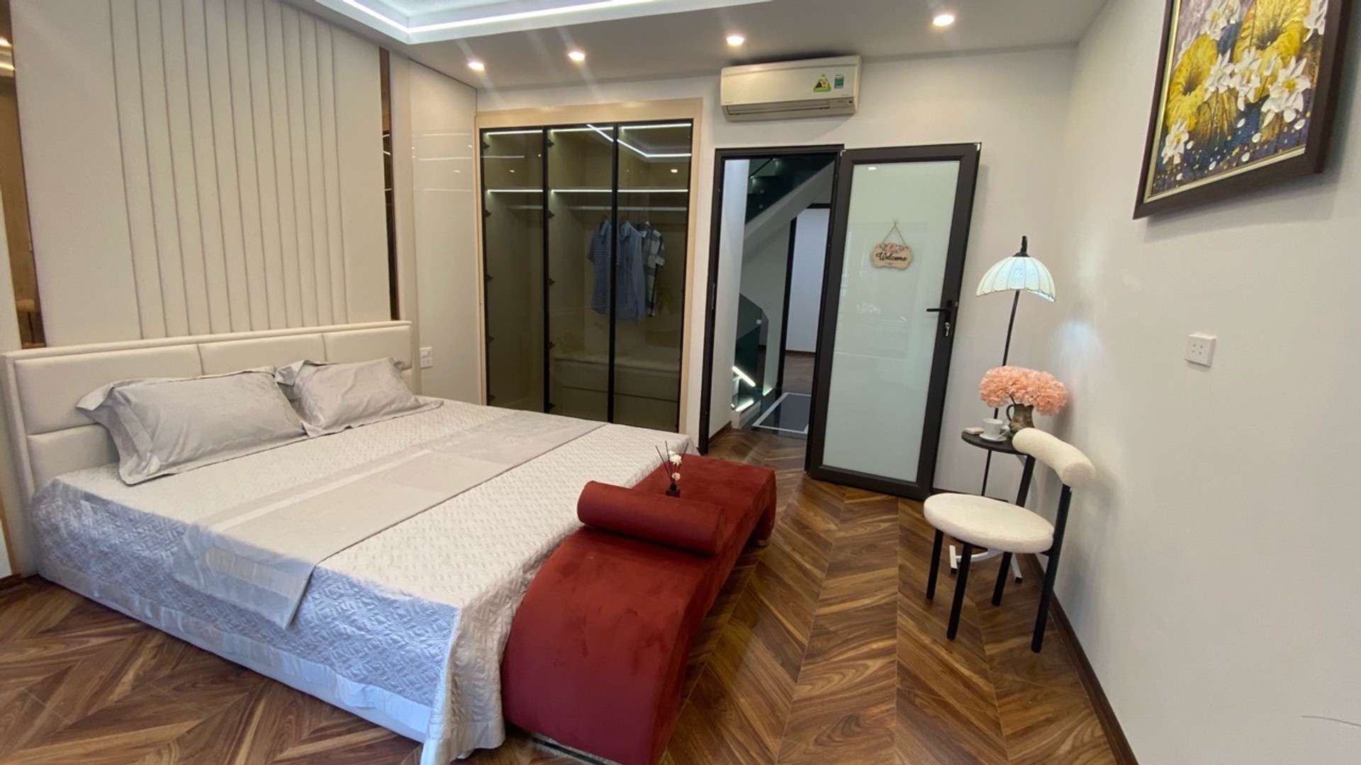 Bán nhà Hoàng Mai - diện tích 39m2 4 tầng - vị trí quá đẹp, cách 30m ra mặt phố - giá 10 tỷ