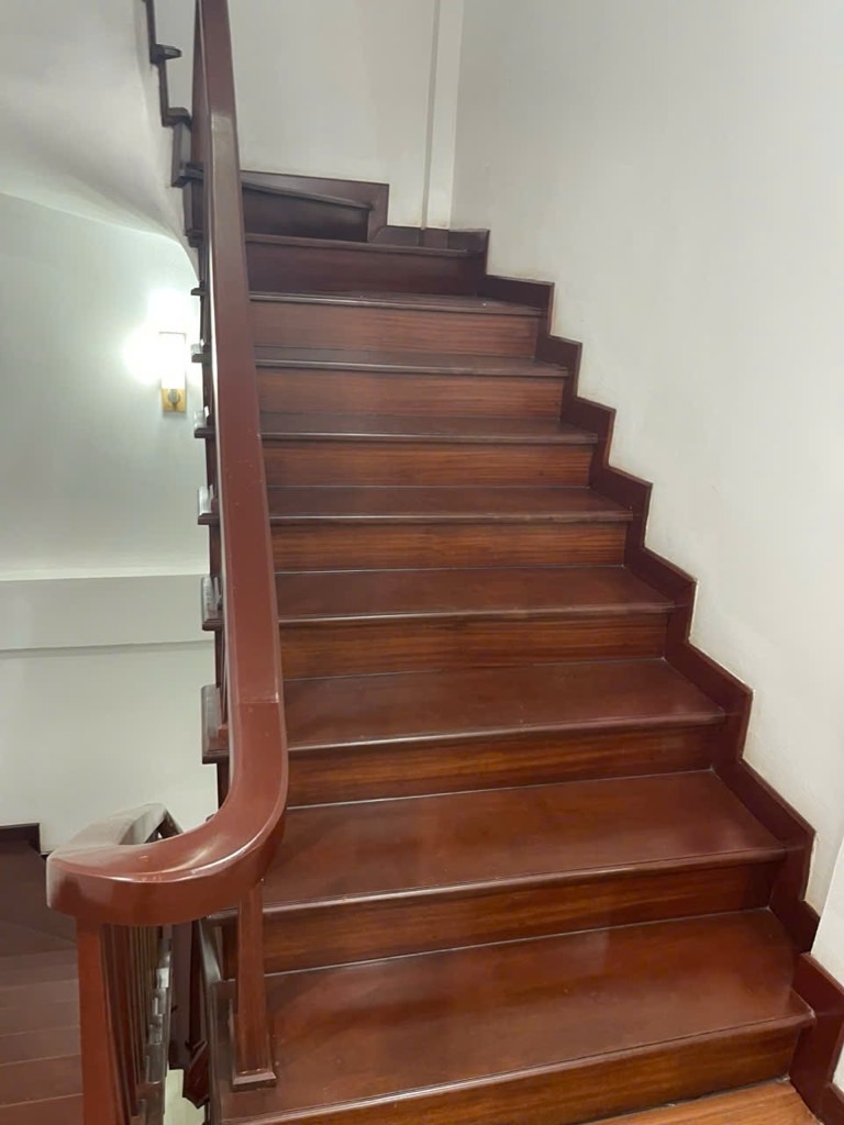 Bán nhà Đê La Thành - diện tích 90m2 5 tầng - Ô TÔ ĐỖ CỔNG - giá 28,5 tỷ