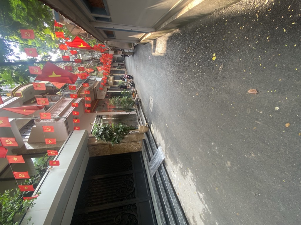 Bán nhà Đê La Thành - diện tích 90m2 5 tầng - Ô TÔ ĐỖ CỔNG - giá 28,5 tỷ