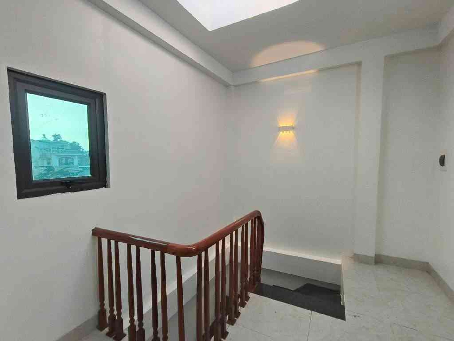 Bán nhà Hai Bà Trưng - diện tích 32m2 5 tầng - Mặt ngõ thông kinh doanh - giá 8,68 tỷ