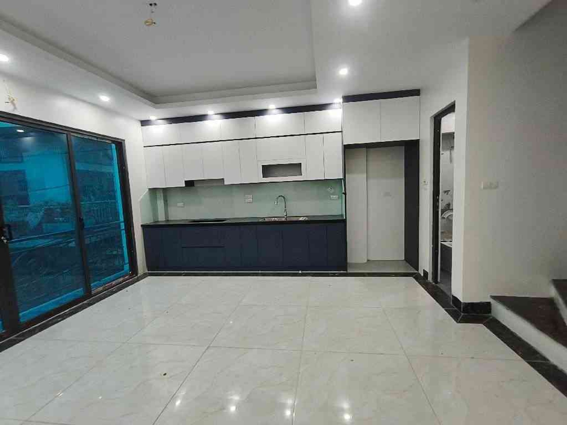 Bán nhà Hai Bà Trưng - diện tích 32m2 5 tầng - Mặt ngõ thông kinh doanh - giá 8,68 tỷ
