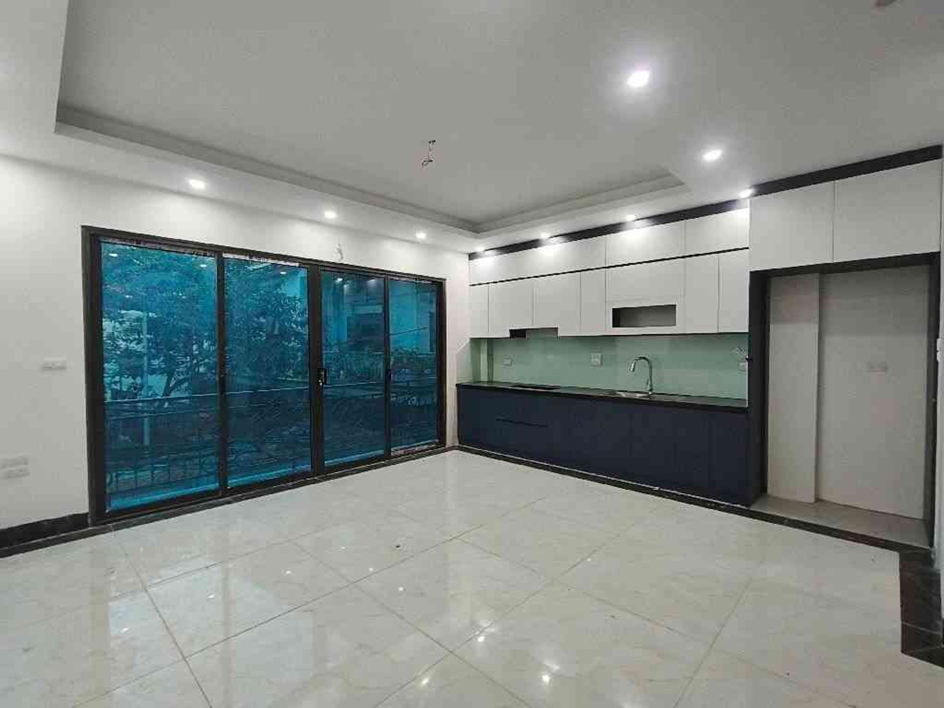 Bán nhà Hai Bà Trưng - diện tích 32m2 5 tầng - Mặt ngõ thông kinh doanh - giá 8,68 tỷ
