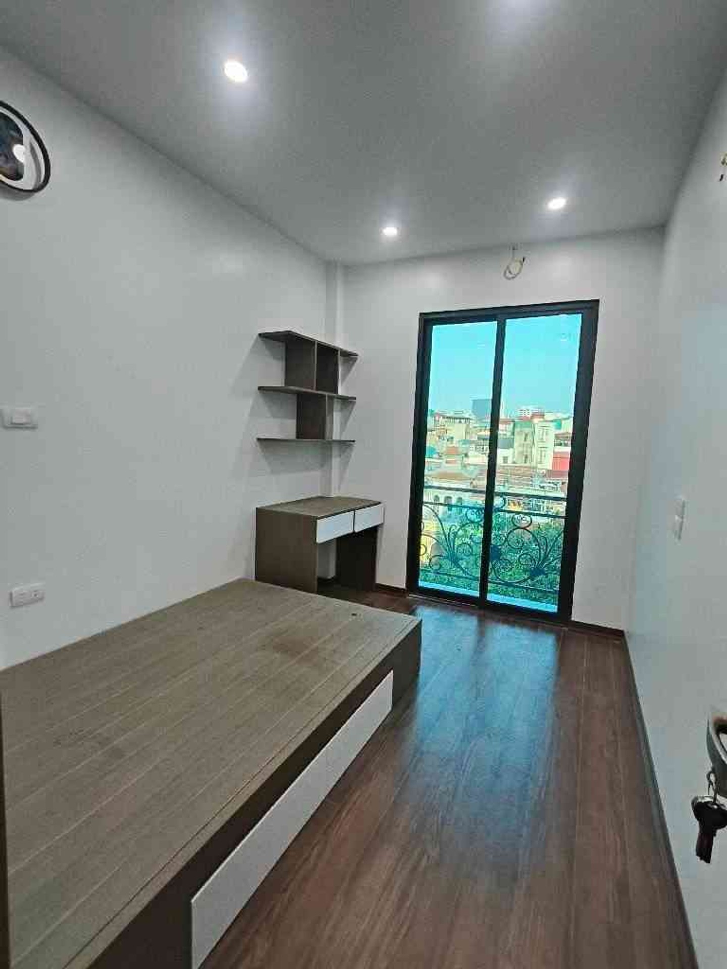 Bán nhà Hai Bà Trưng - diện tích 32m2 5 tầng - Mặt ngõ thông kinh doanh - giá 8,68 tỷ