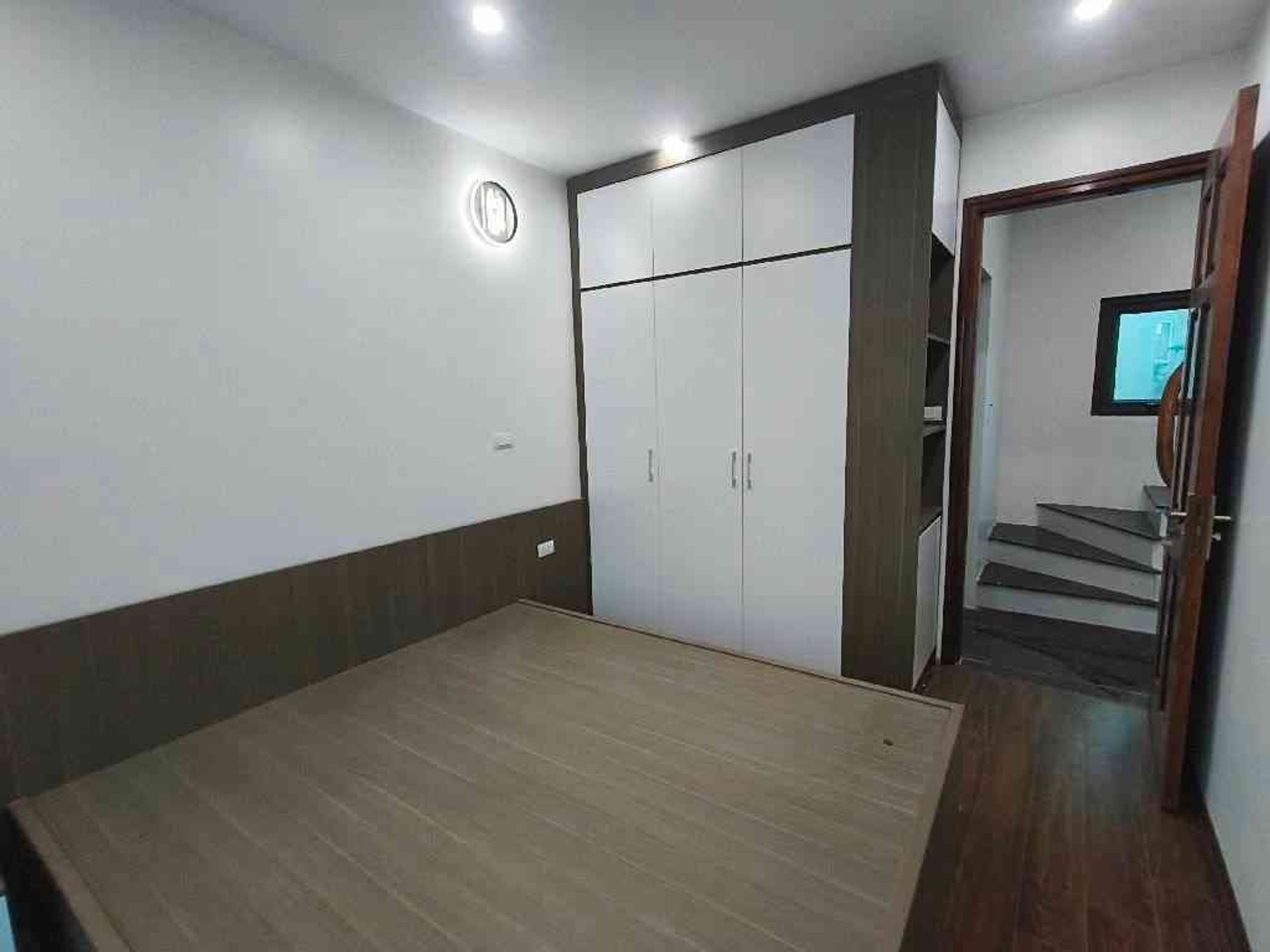 Bán nhà Hai Bà Trưng - diện tích 32m2 5 tầng - Mặt ngõ thông kinh doanh - giá 8,68 tỷ