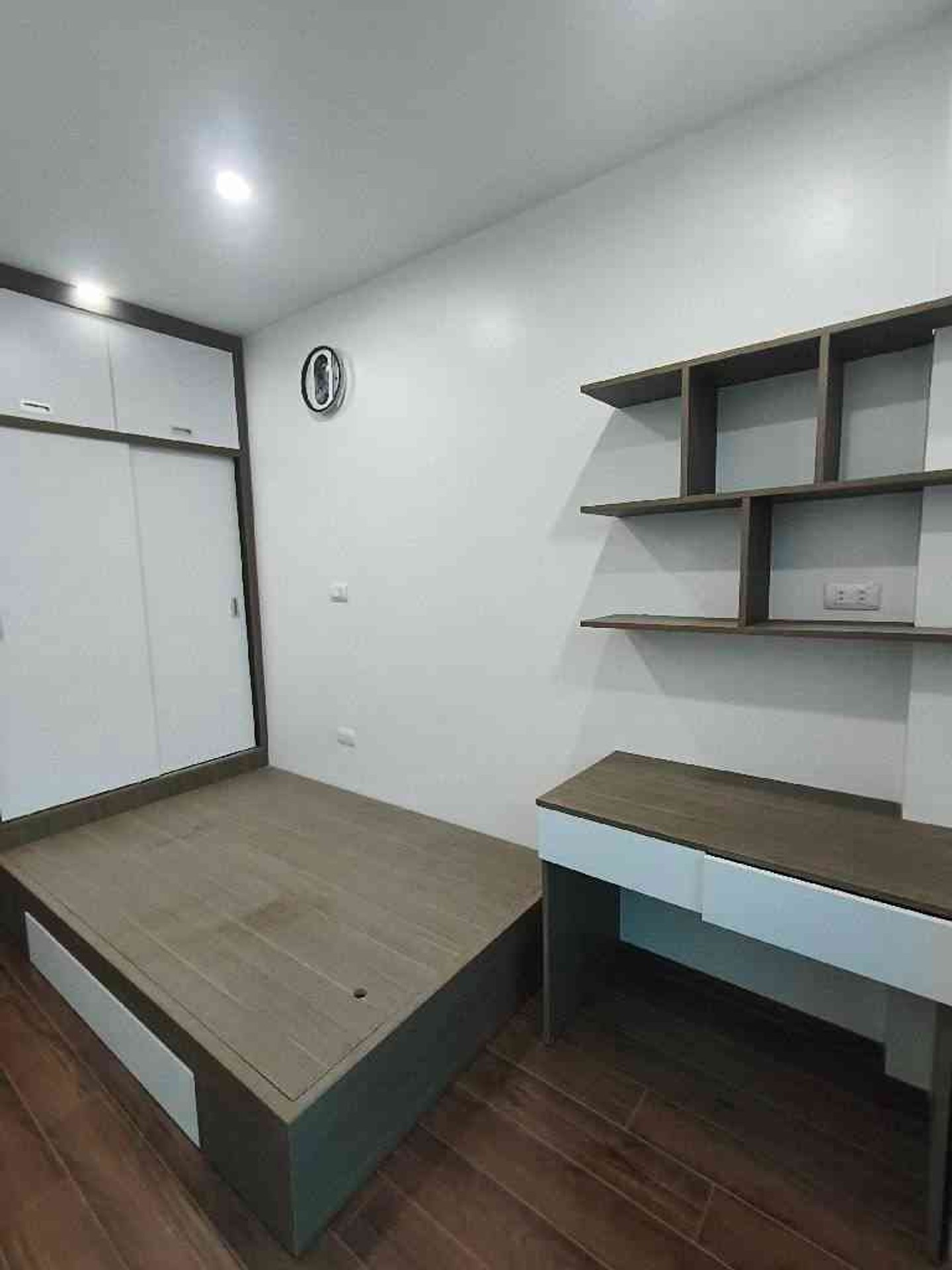 Bán nhà Hai Bà Trưng - diện tích 32m2 5 tầng - Mặt ngõ thông kinh doanh - giá 8,68 tỷ