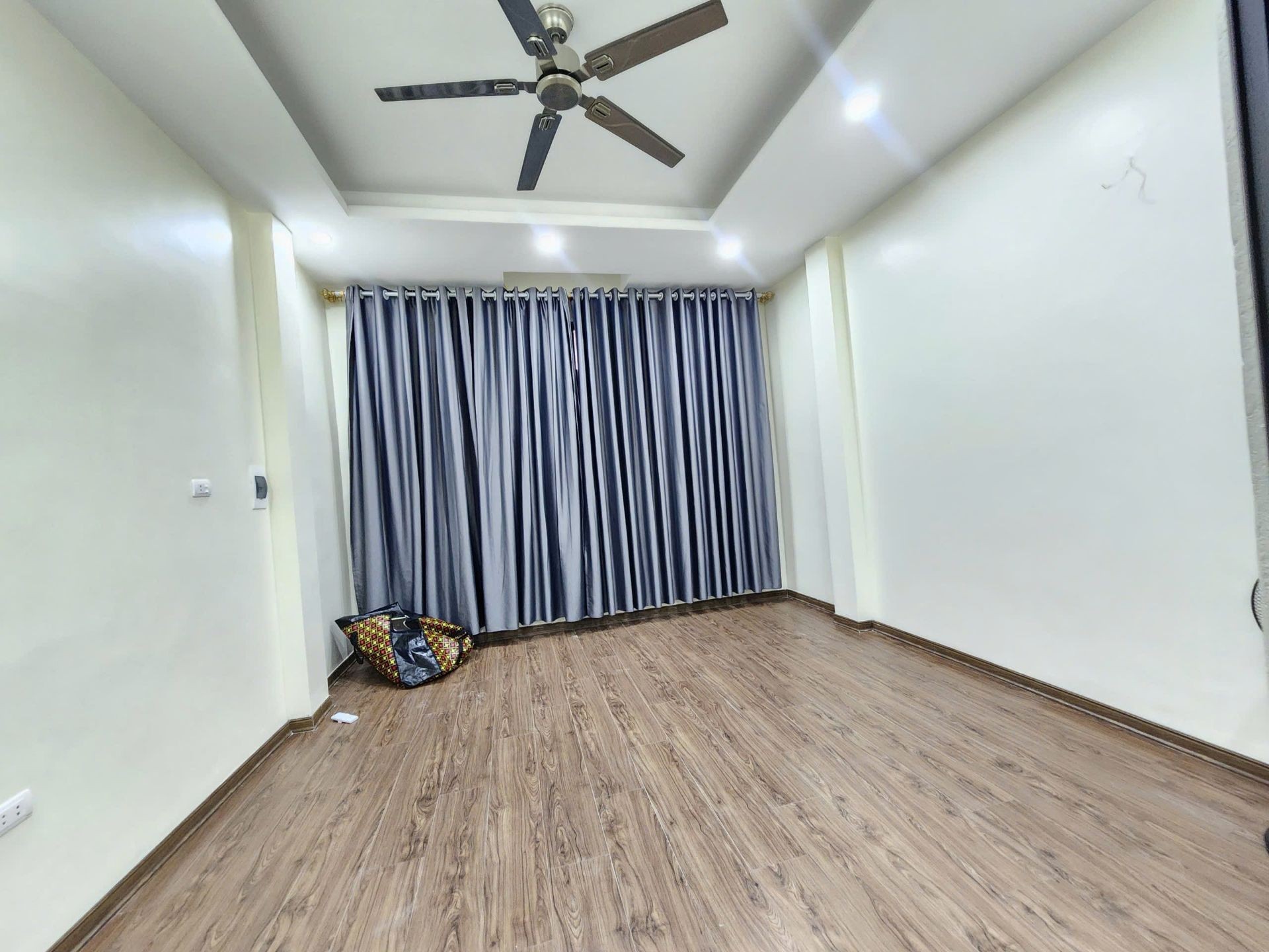 Bán nhà Nguyễn Đức Cảnh - diện tích 20m2 5 tầng - Ô tô nhỏ đỗ - giá 6,85 tỷ