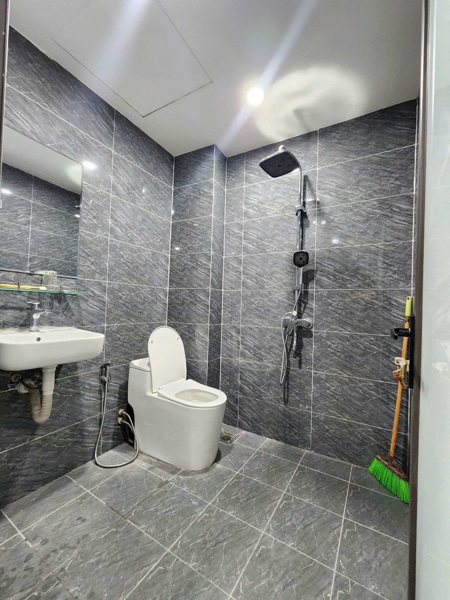 Bán nhà Nguyễn Đức Cảnh - diện tích 20m2 5 tầng - Ô tô nhỏ đỗ - giá 6,85 tỷ