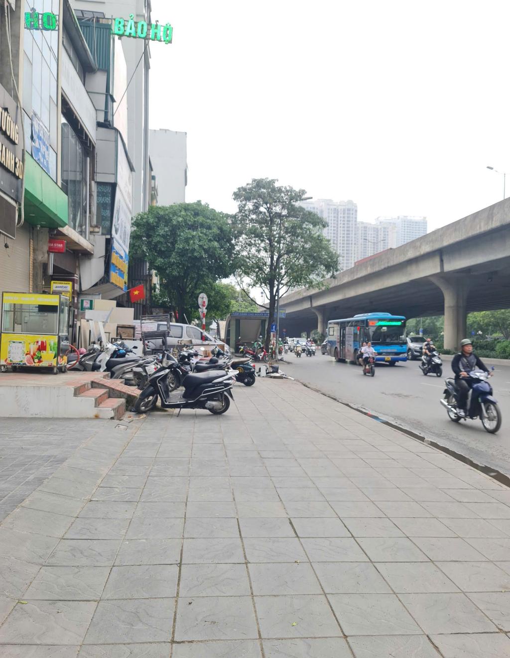 Bán nhà Khuất Duy Tiến - diện tích 69m2 2 tầng - Mặt phố - giá 50 tỷ