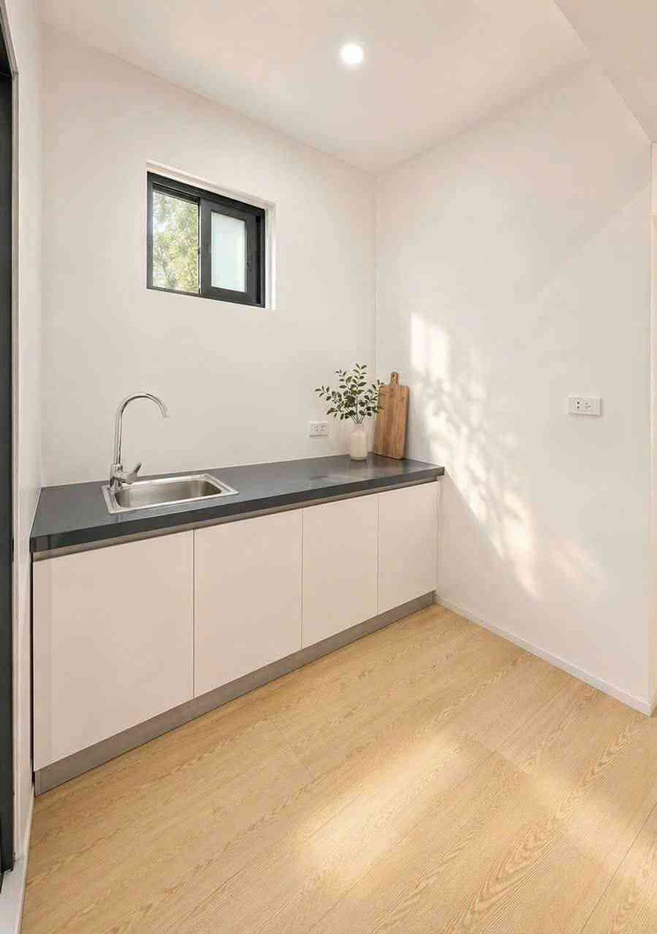 Bán nhà Tân Mai - diện tích 24m2 3 tầng - Sổ riêng - giá 2,7 tỷ