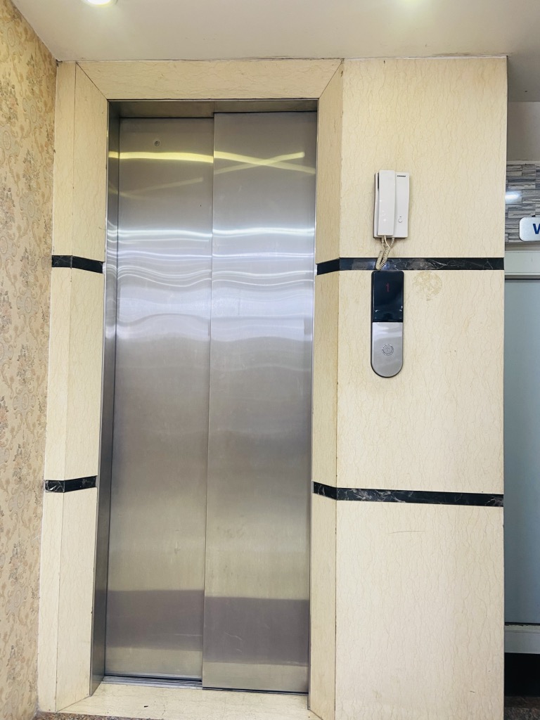 Bán nhà Thanh Nhàn - diện tích 38m2 7 tầng - Mặt phố kinh doanh sầm uất - giá 25,5 tỷ