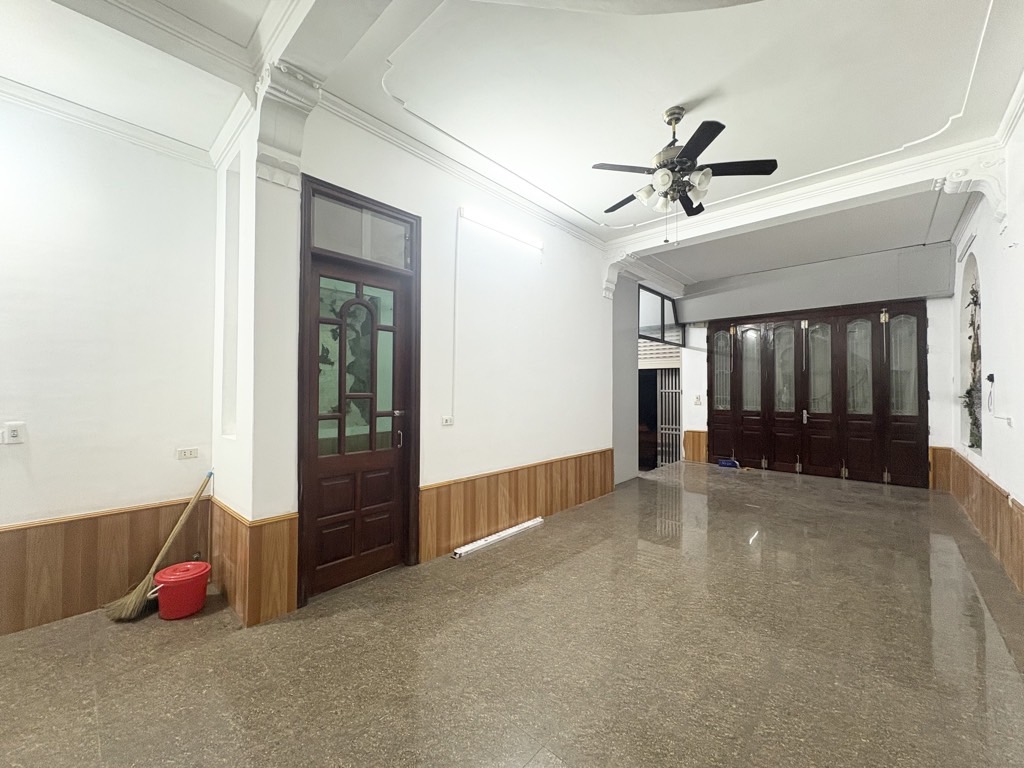 Bán nhà Yên Sở - diện tích 107m2 3 tầng - Ô TÔ TRÁNH - giá 33,8 tỷ