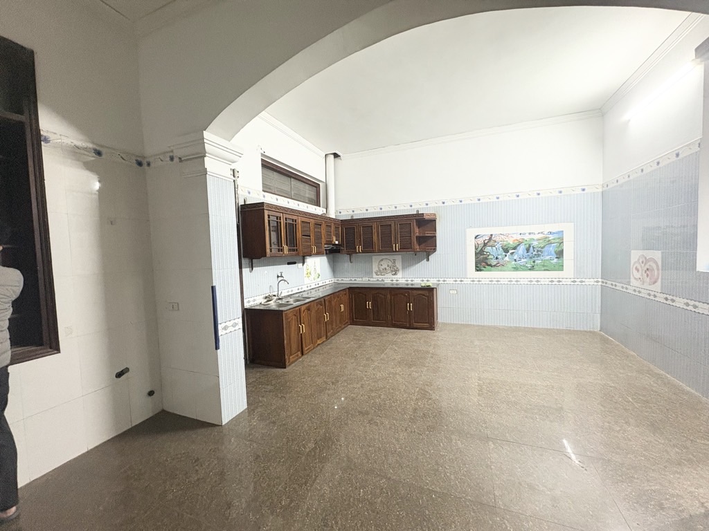 Bán nhà Yên Sở - diện tích 107m2 3 tầng - Ô TÔ TRÁNH - giá 33,8 tỷ