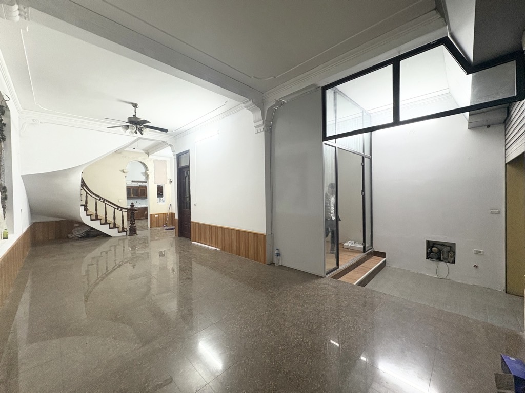 Bán nhà Yên Sở - diện tích 107m2 3 tầng - Ô TÔ TRÁNH - giá 33,8 tỷ