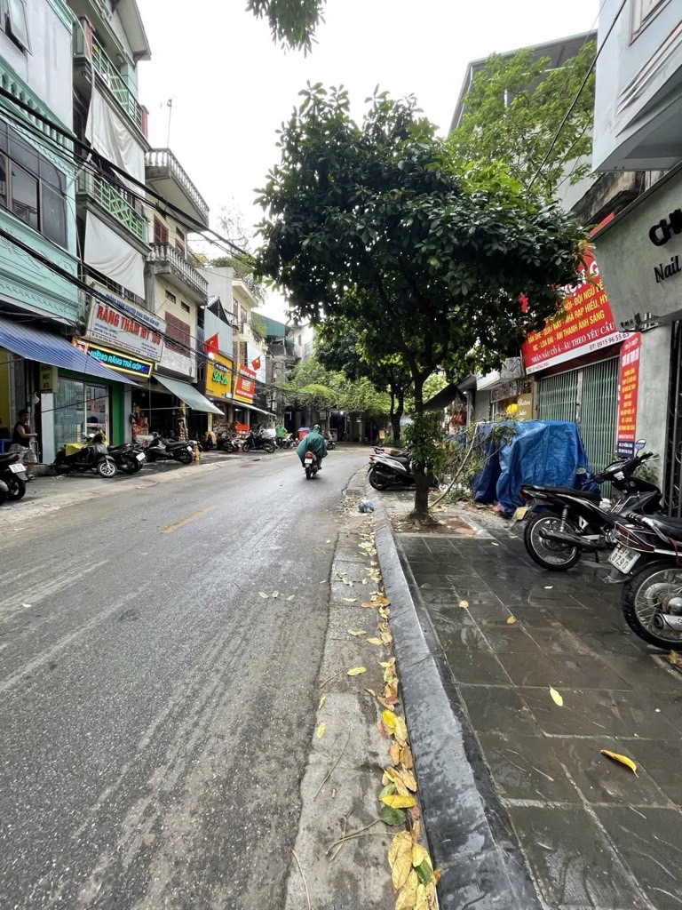 Bán nhà Hồng Mai - diện tích 28m2 2 tầng - Mặt phố kinh doanh sầm uất - giá 10,5 tỷ