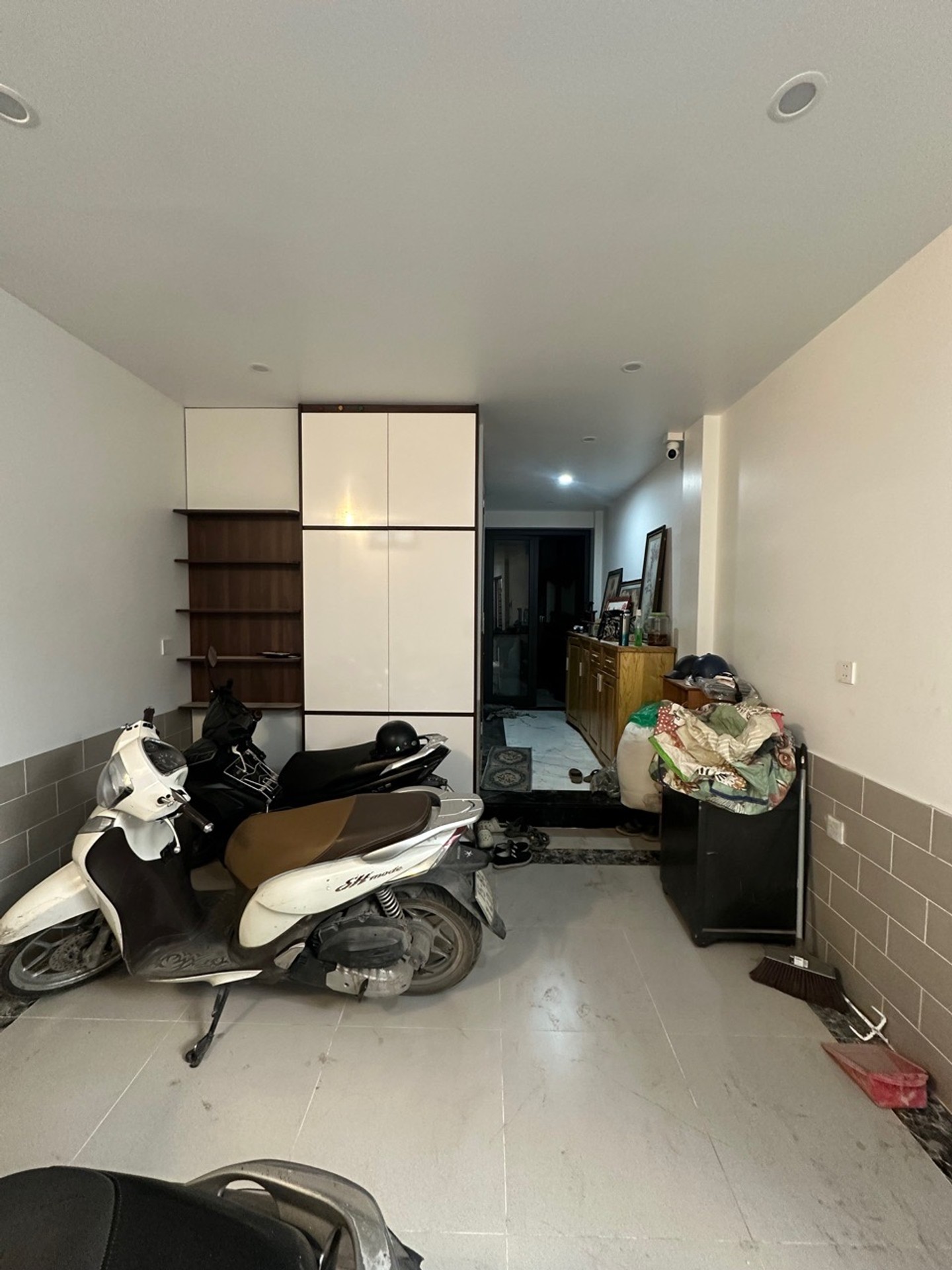 Bán nhà Đông Thiên - diện tích 64m2 6 tầng - Thang máy - giá 10,5 tỷ