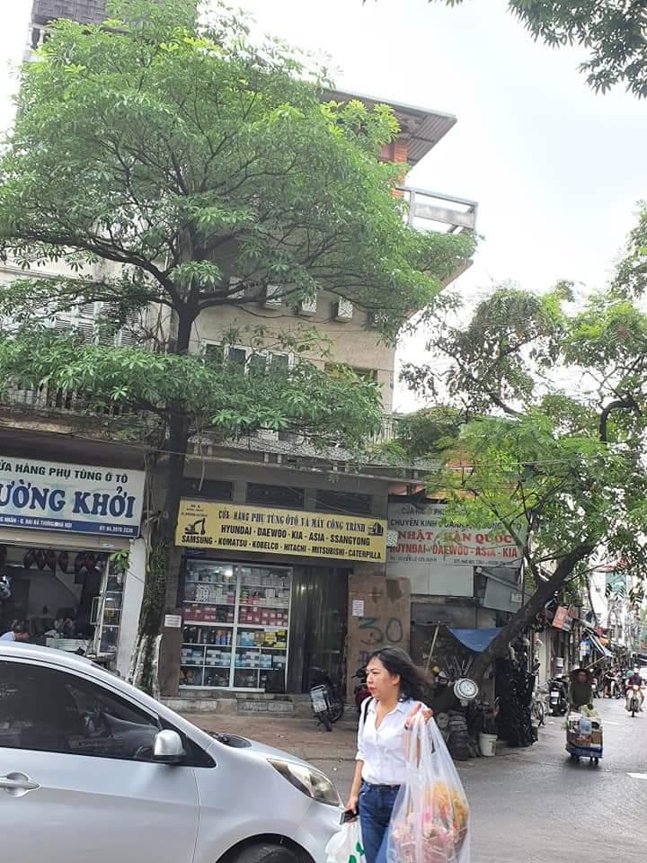 Bán nhà Đồng Nhân - diện tích 79m2 3 tầng - vị trí gần ngã tư, kinh doanh sầm uất - giá 32 tỷ