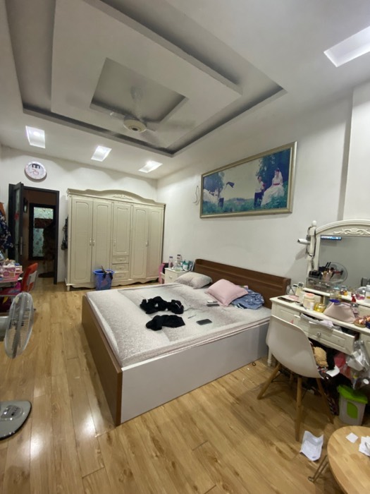 Bán nhà Chùa Bộc - diện tích 42m2 7 tầng - Nhà mặt phố kinh doanh quần áo sầm uất - giá 35 tỷ