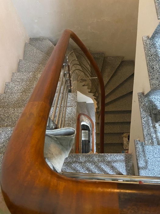 Bán nhà Chùa Bộc - diện tích 42m2 7 tầng - Nhà mặt phố kinh doanh quần áo sầm uất - giá 35 tỷ